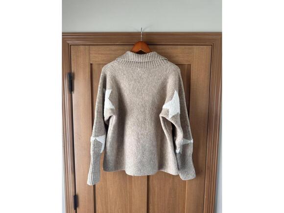 THML Tan Star Design V-Neck Collared Soft Knit Sweater Women’s size Large - Picture 6 of 10